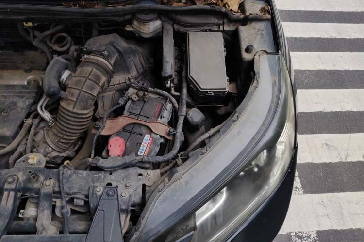 Used Honda CR-V 2013 2.4L two-wheel drive luxury version Engine Bay Left