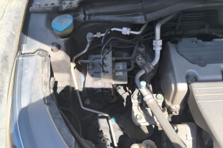 Used Honda CR-V 2013 2.4L two-wheel drive luxury version Engine Bay Right