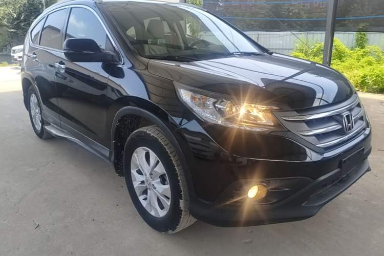 Used Honda CR-V 2013 2.4L two-wheel drive luxury version Front Right 45 Deg