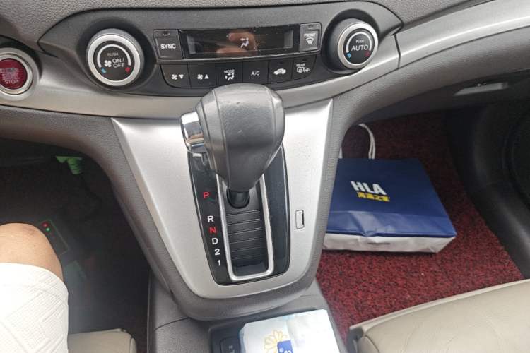 Used Honda CR-V 2013 2.4L four-wheel drive luxury version Gear Lever