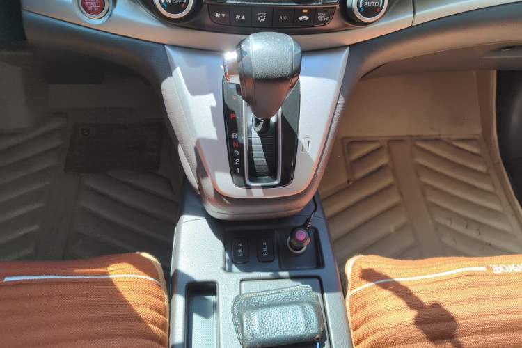 Used Honda CR-V 2013 2.4L two-wheel drive luxury version Gear Lever