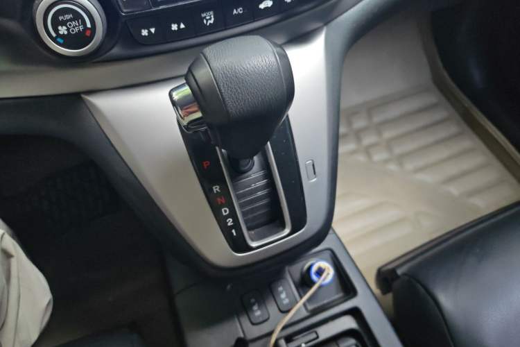 Used Honda CR-V 2013 2.4L four-wheel drive luxury version Gear Lever