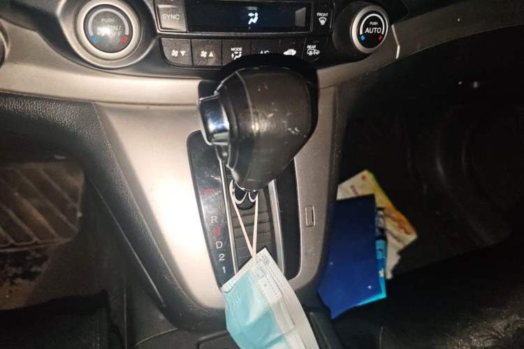 Used Honda CR-V 2013 2.4L four-wheel drive luxury version Gear Lever