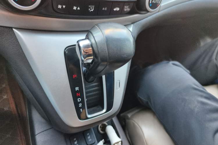 Used Honda CR-V 2013 2.4L four-wheel drive luxury version Gear Lever