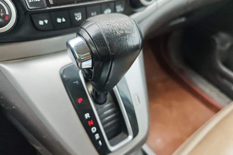 Used Honda CR-V 2013 2.4L four-wheel drive luxury version Gear Lever