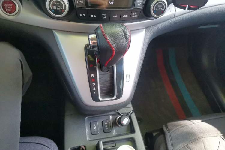 Used Honda CR-V 2013 2.4L four-wheel drive luxury version Gear Lever