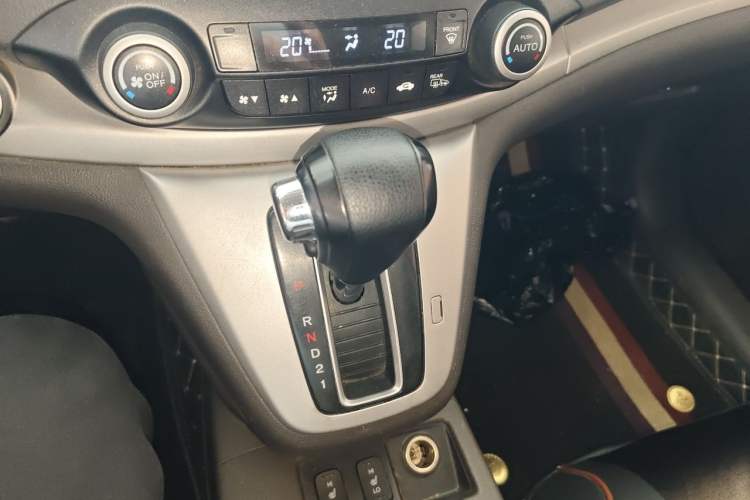 Used Honda CR-V 2013 2.4L four-wheel drive luxury version Gear Lever