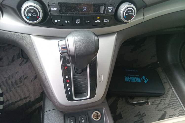 Used Honda CR-V 2013 2.4L four-wheel drive luxury version Gear Lever