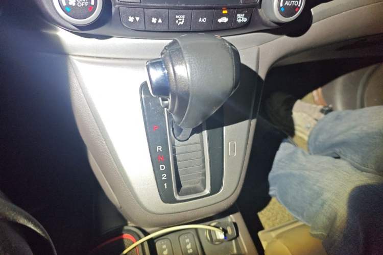 Used Honda CR-V 2013 2.4L two-wheel drive luxury version Gear Lever