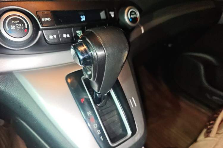 Used Honda CR-V 2013 2.4L four-wheel drive luxury version Gear Lever
