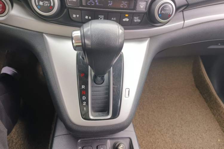 Used Honda CR-V 2013 2.4L four-wheel drive luxury version Gear Lever