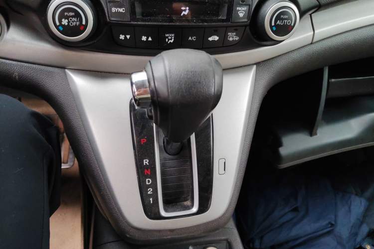 Used Honda CR-V 2013 2.4L two-wheel drive luxury version Gear Lever
