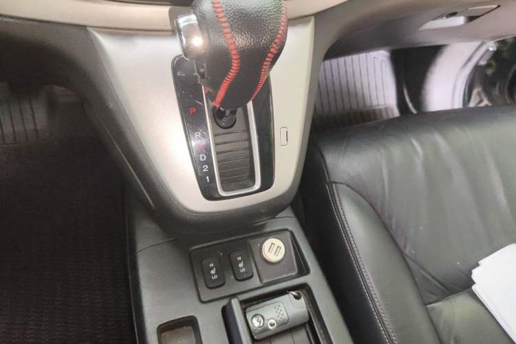 Used Honda CR-V 2013 2.4L four-wheel drive luxury version Gear Lever
