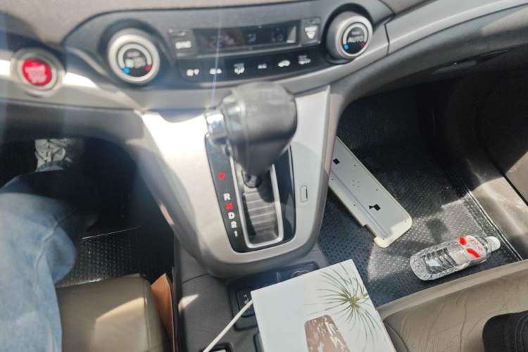 Used Honda CR-V 2013 2.4L four-wheel drive luxury version Gear Lever