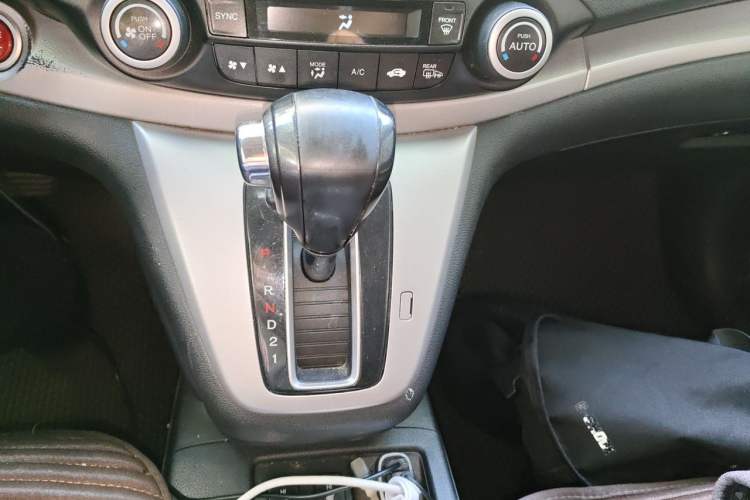 Used Honda CR-V 2013 2.4L two-wheel drive luxury version Gear Lever