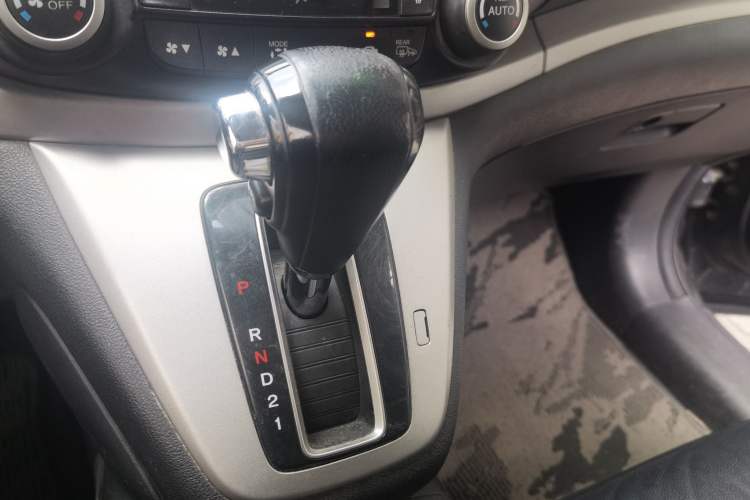 Used Honda CR-V 2013 2.4L four-wheel drive luxury version Gear Lever
