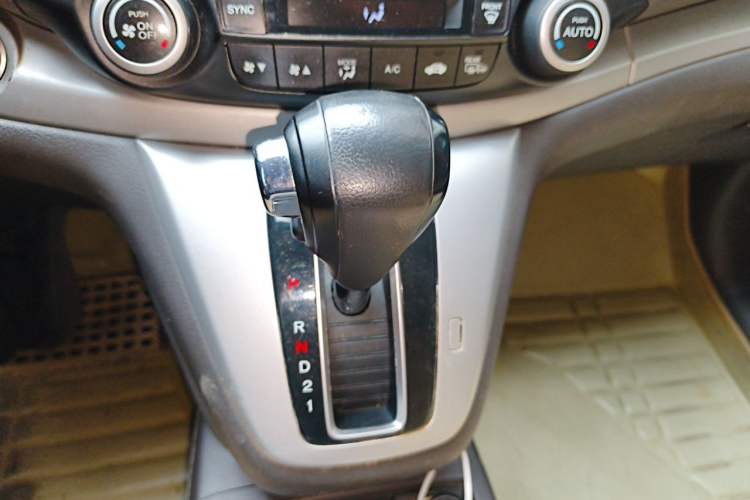 Used Honda CR-V 2013 2.4L two-wheel drive luxury version Gear Lever