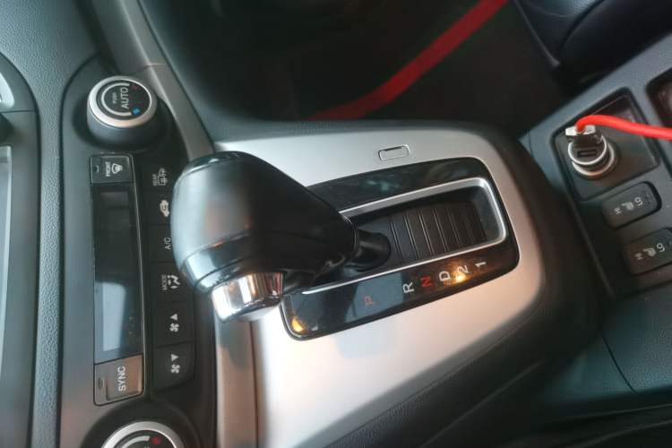 Used Honda CR-V 2013 2.4L four-wheel drive luxury version Gear Lever