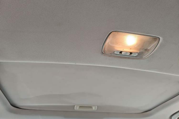Used Honda CR-V 2013 2.4L two-wheel drive luxury version Headliner