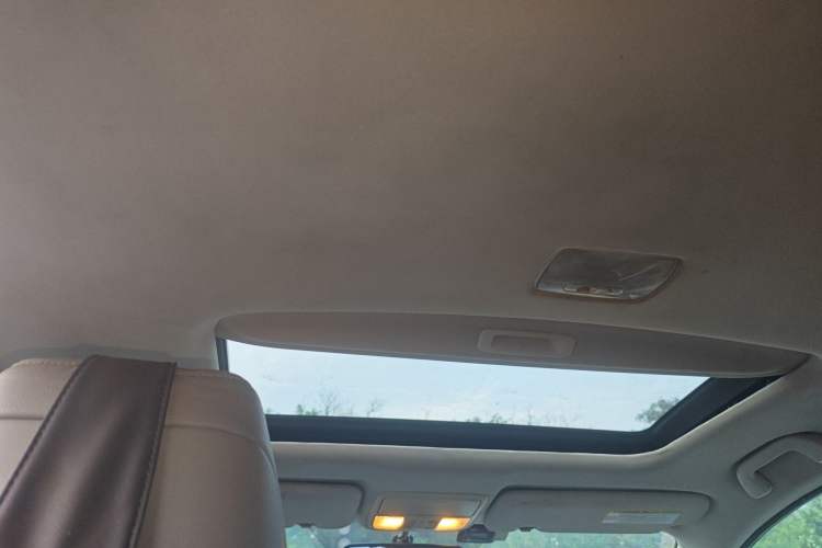 Used Honda CR-V 2013 2.4L four-wheel drive luxury version Headliner
