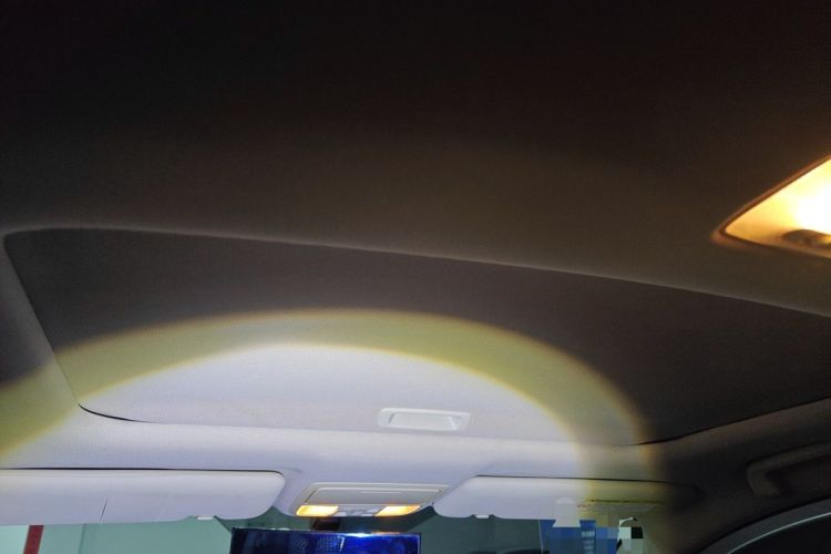 Used Honda CR-V 2013 2.4L two-wheel drive luxury version Headliner