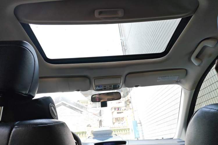 Used Honda CR-V 2013 2.4L two-wheel drive luxury version Headliner