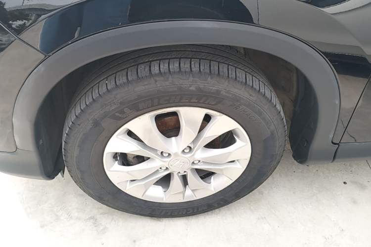 Used Honda CR-V 2013 2.4L four-wheel drive luxury version Left Front Wheel Hub