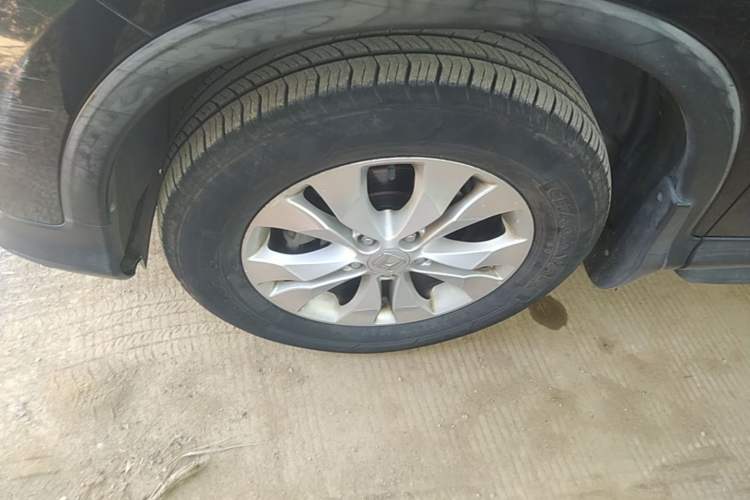 Used Honda CR-V 2013 2.4L two-wheel drive luxury version Left Front Wheel Hub
