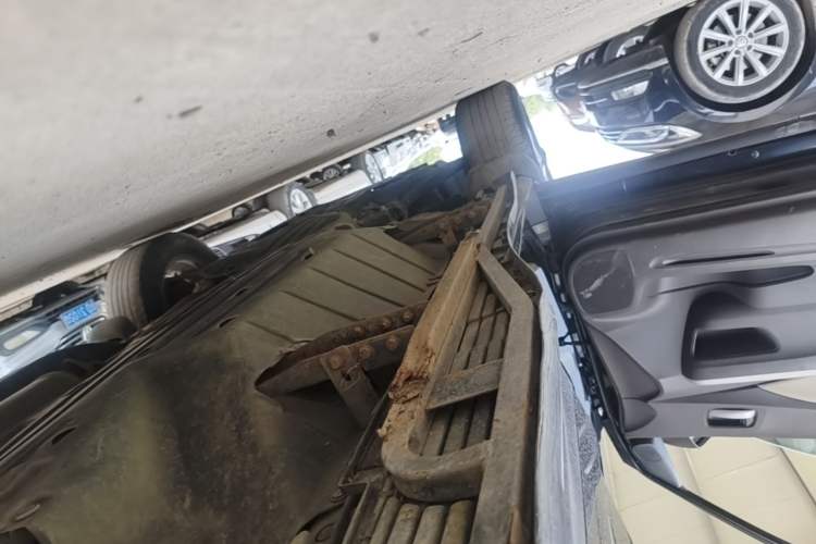 Used Honda CR-V 2013 2.4L two-wheel drive luxury version Left Side Sill