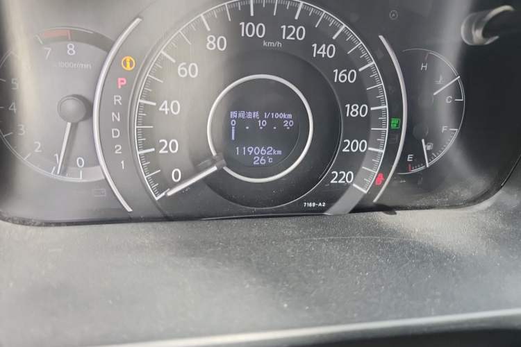Used Honda CR-V 2013 2.4L two-wheel drive luxury version Odometer Close Up