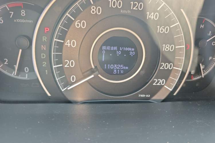 Used Honda CR-V 2013 2.4L two-wheel drive luxury version Odometer Close Up