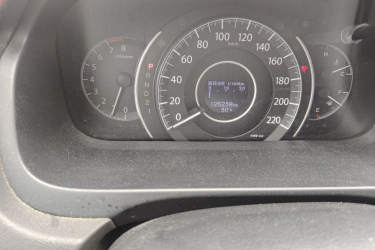 Used Honda CR-V 2013 2.4L two-wheel drive luxury version Odometer Close Up