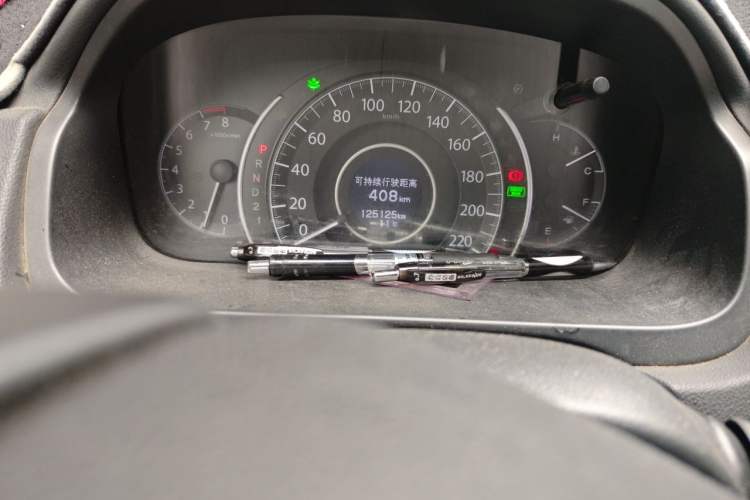 Used Honda CR-V 2013 2.4L two-wheel drive luxury version Odometer Close Up