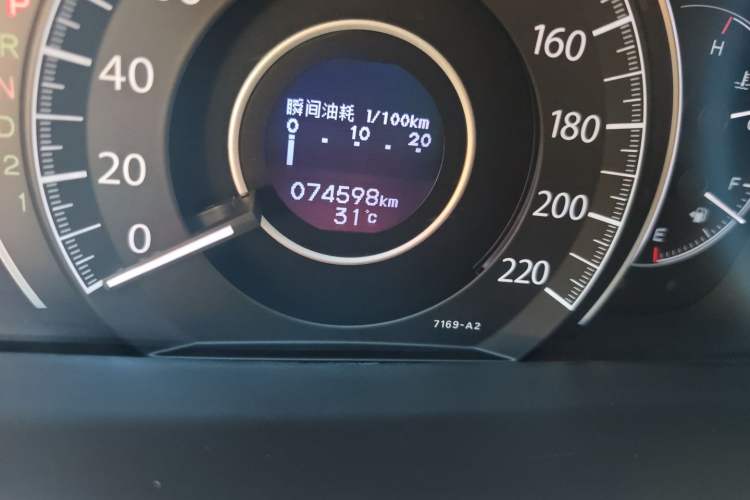 Used Honda CR-V 2013 2.4L two-wheel drive luxury version Odometer Close Up