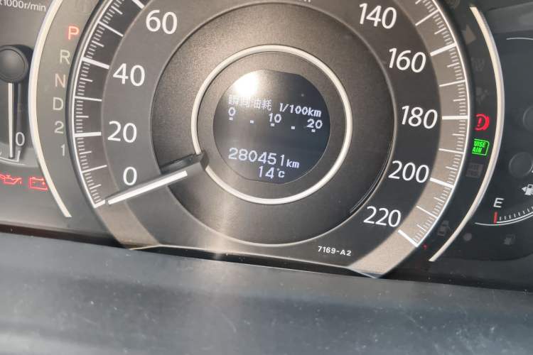 Used Honda CR-V 2013 2.4L two-wheel drive luxury version Odometer Close Up