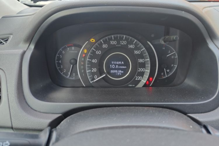 Used Honda CR-V 2013 2.4L two-wheel drive luxury version Odometer Close Up