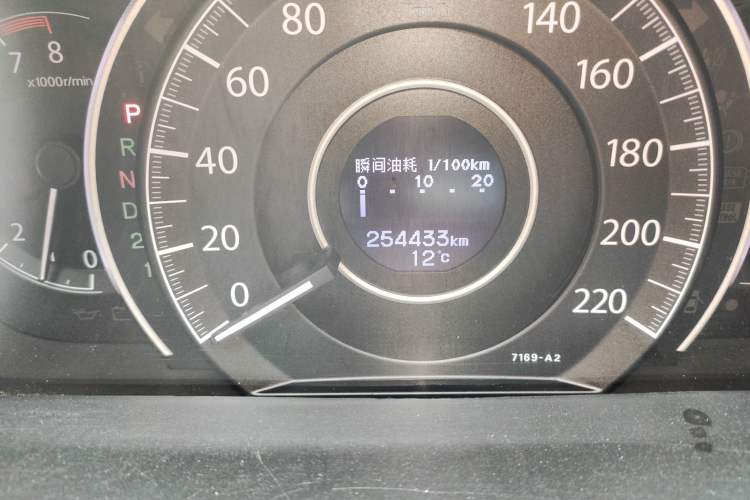 Used Honda CR-V 2013 2.4L two-wheel drive luxury version Odometer Close Up