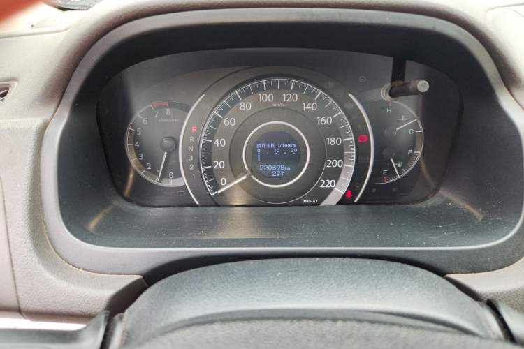 Used Honda CR-V 2013 2.4L two-wheel drive luxury version Odometer Close Up