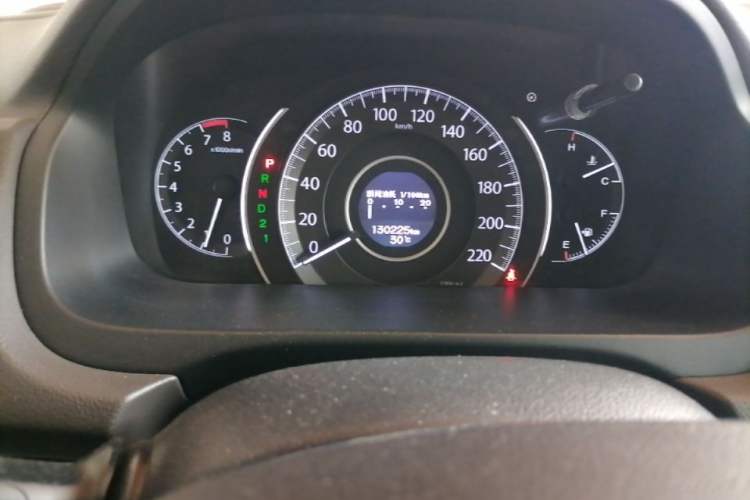Used Honda CR-V 2013 2.4L two-wheel drive luxury version Odometer Close Up