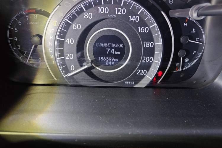 Used Honda CR-V 2013 2.4L two-wheel drive luxury version Odometer Close Up