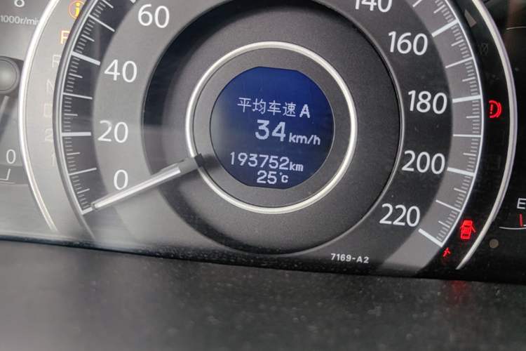 Used Honda CR-V 2013 2.4L two-wheel drive luxury version Odometer Close Up