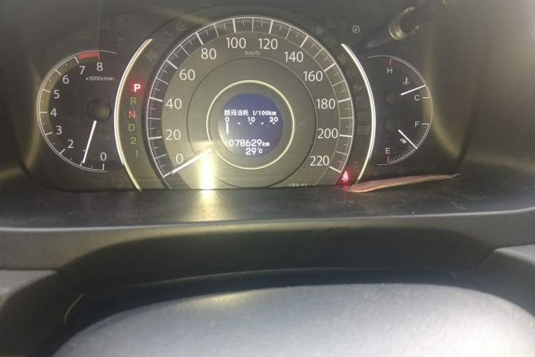 Used Honda CR-V 2013 2.4L two-wheel drive luxury version Odometer Close Up