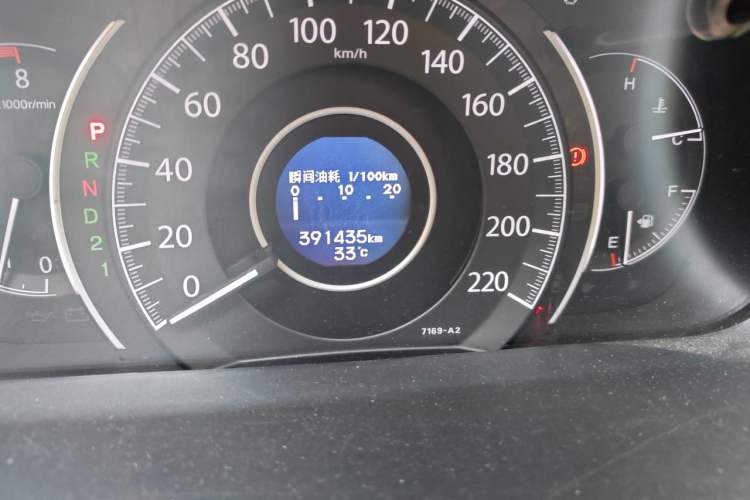 Used Honda CR-V 2013 2.4L two-wheel drive luxury version Odometer Close Up