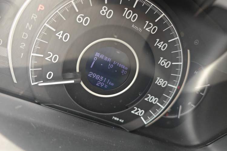 Used Honda CR-V 2013 2.4L four-wheel drive luxury version Odometer Close Up