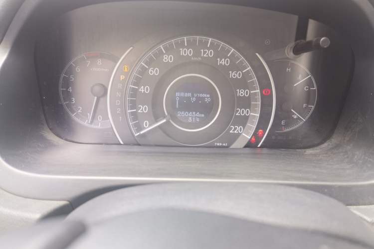 Used Honda CR-V 2013 2.4L four-wheel drive luxury version Odometer Close Up
