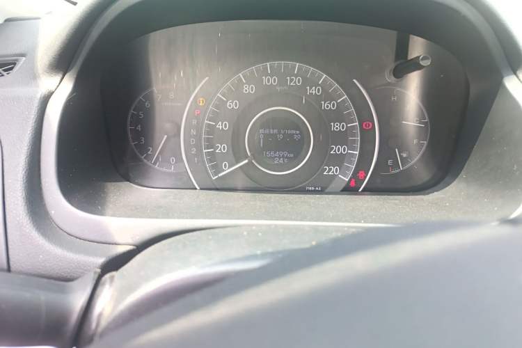 Used Honda CR-V 2013 2.4L two-wheel drive luxury version Odometer Close Up