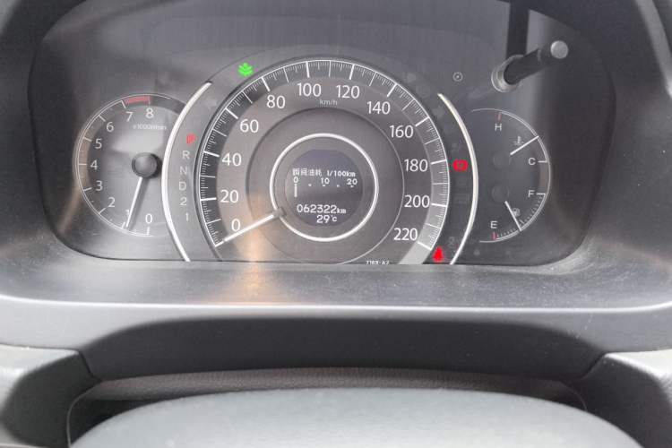 Used Honda CR-V 2013 2.4L four-wheel drive luxury version Odometer Close Up