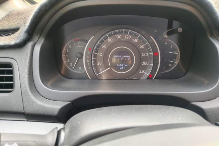 Used Honda CR-V 2013 2.4L two-wheel drive luxury version Odometer Close Up
