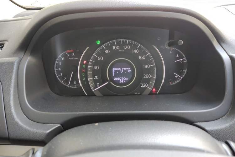 Used Honda CR-V 2013 2.4L four-wheel drive luxury version Odometer Close Up