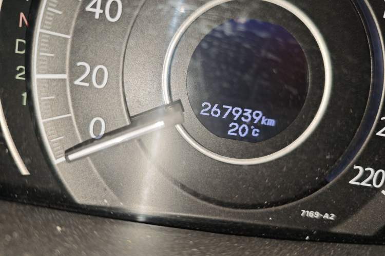 Used Honda CR-V 2013 2.0L 2WD Classic Edition Odometer Close Up